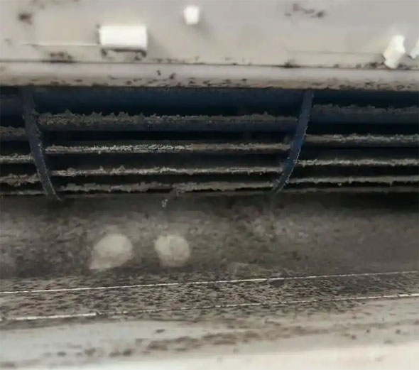 自贡市空调吹的风有股烧焦味是怎么回事